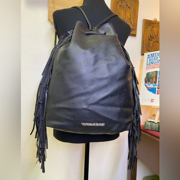 Victoria's Secret Drawstring Blk Faux Leather Backpack Fringe Cinch Bag Bookbag - Picture 2 of 11